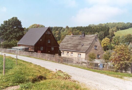 Ehemaliges Bauernhaus mit Scheune