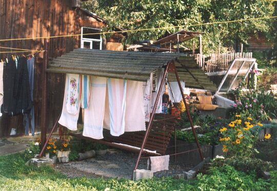 Schaukel als Trockenplatz benutzt in Zobes