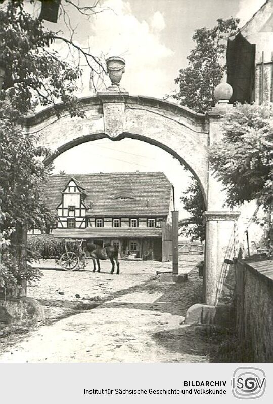 Toreinfahrt in Praterschütz