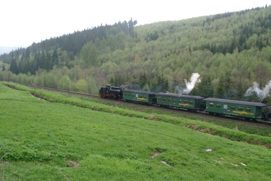 Die Fichtelbergbahn bei Unterwiesenthal im Erzgebirge