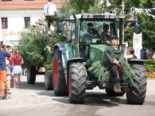 Festumzug zur 800-Jahr-Feier von Wermsdorf