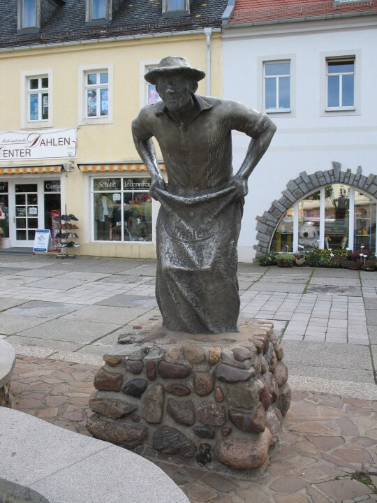 "Sackhupper"-Denkmal in Dahlen