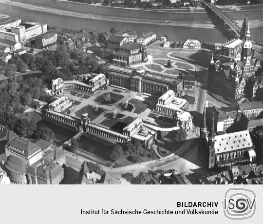 Postkarte: Zwinger und Theaterplatz