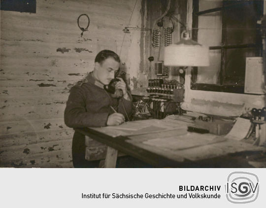 Postkarte: Paul Richter am Dienstplatz in Uniform