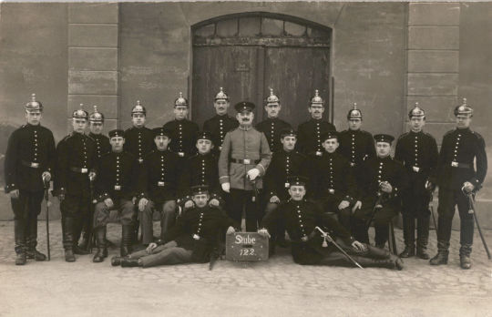 Postkarte: Gruppenbild von Soldaten der "Stube 122"