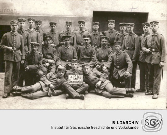 Postkarte: Gruppenbild von Soldaten einer 2. Korporalschaft