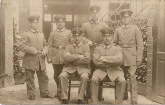 Postkarte: Gruppenbild von vier Soldaten