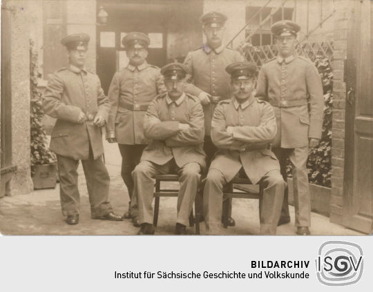 Postkarte: Gruppenbild von vier Soldaten