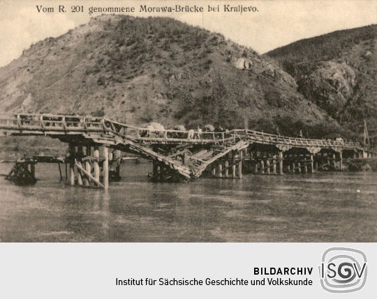 Postkarte: "Vom R. 201 genommene Morawa-Brücke bei Kraljevo."