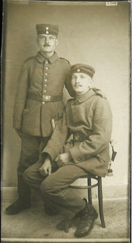 Portrait zweier Soldaten in Uniform