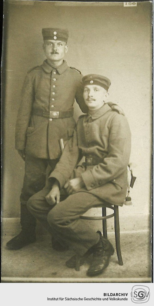 Portrait zweier Soldaten in Uniform