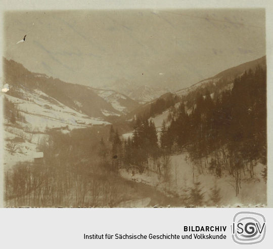 Verschneites Tal in den Bayerischen Alpen