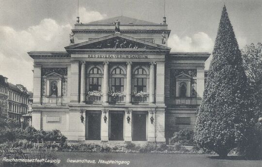 Bildpostkarte "Reichsmessestadt Leipzig, Gewandhaus, Haupteingang"