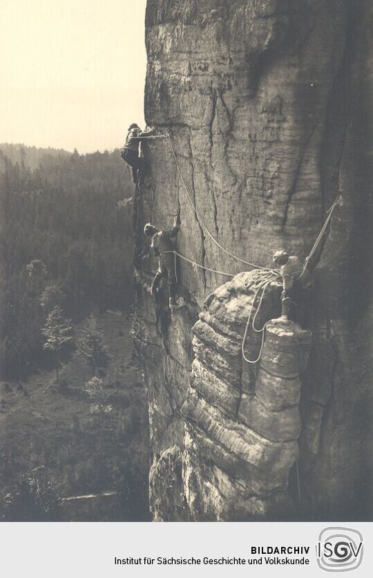 Bildpostkarte "Elbsandsteingebirge, Barbarine Talseite"