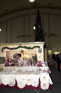 Bild: Ansicht des Bahnhofs Dresden Neustadt mit Weihnachtsdekoration