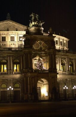 Bild: Ortsansicht in Dresden mit Weihnachtsbeleuchtung