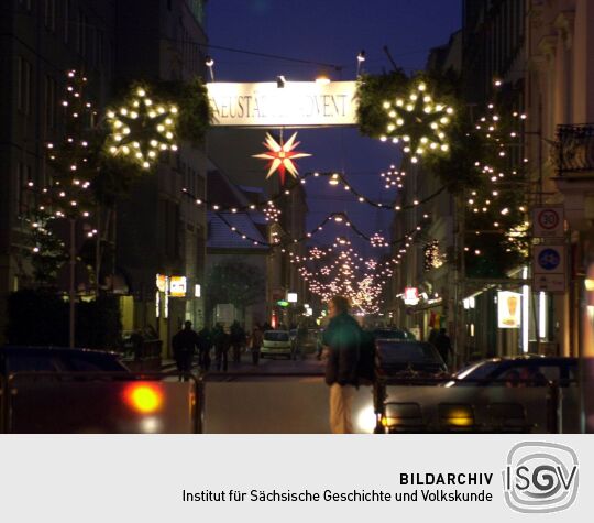 Ortsansicht in Dresden mit Weihnachtsbeleuchtung