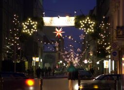 Bild: Ortsansicht in Dresden mit Weihnachtsbeleuchtung