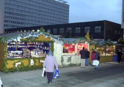 Bild: Weihnachtsmarkt Prager Straße in Dresden 2001