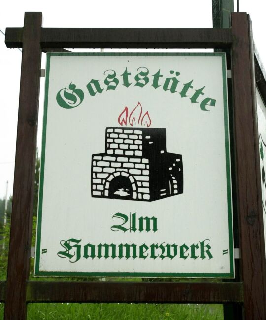 Werbetafel für die Gaststätte "Am Hammerwerk" in Schmalzgrube