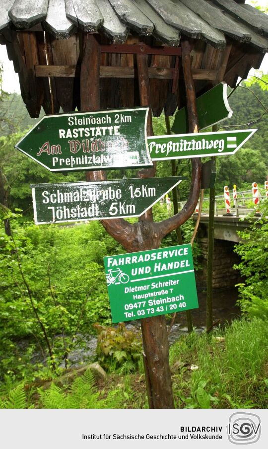 Wegweise im Stollengelände in Schalzgrube