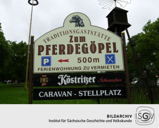 Reklametafel der Gaststätte "Zum Pferdegöpel"