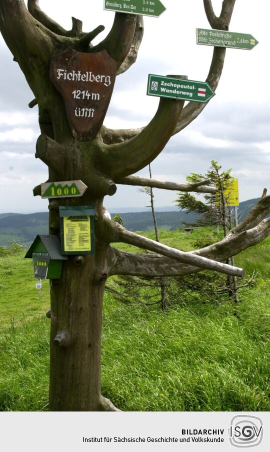 Wegweiser auf dem Fichtelberg