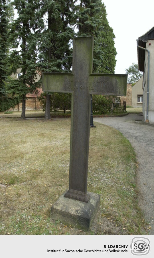 Kreuz auf dem Kirchhof in Kosel