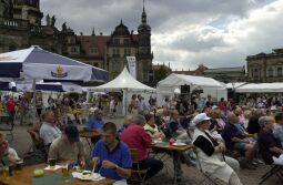 Bild: Ansicht des Dresdner Stadtfestes 2003