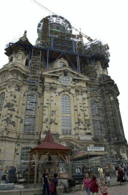 Bild: Ansicht des Dresdner Stadtfestes 2003