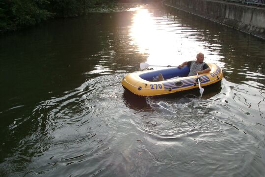 Das Schlauchboot-"Rennen" auf dem Teichfest in Porschdorf