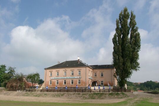 Gaststätte "Zuessenhaus" im Elbtal zwischen Meißen und Riesa