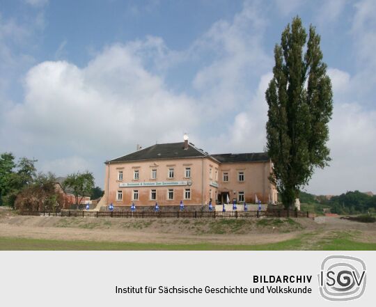 Gaststätte "Zuessenhaus" im Elbtal zwischen Meißen und Riesa