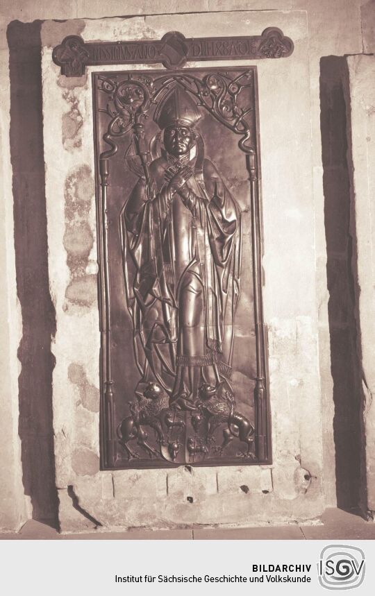 Grabplatte im Dom zu Meißen