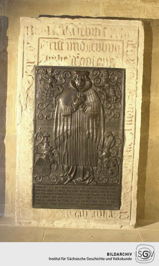 Grabplatte im Dom zu Meißen