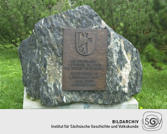 Mahntafel gegen Krieg, Diktatur und Vertreibung in Zinnwald