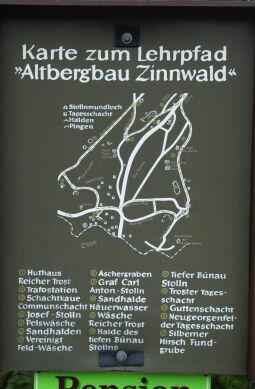Bild: Infotafel vor dem Museum Huthaus in Zinnwald