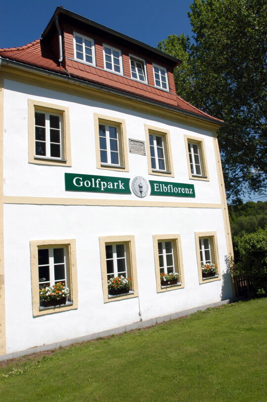 Eingangsbereich des "Golfpark Elbflorenz" in Possendorf