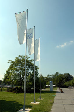 Bild: Ansicht der Gläsernen Manufaktur von VW an der Stübelallee