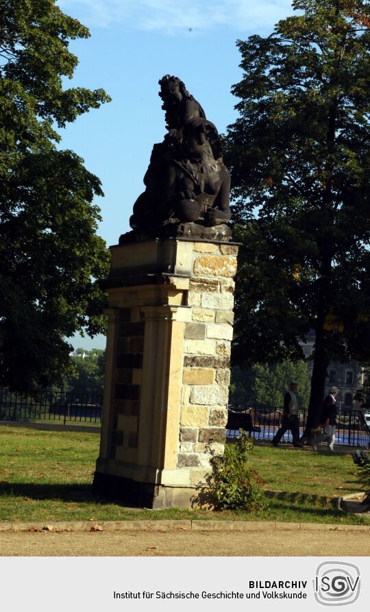 Sandsteinskulptur im Brühlschen Garten