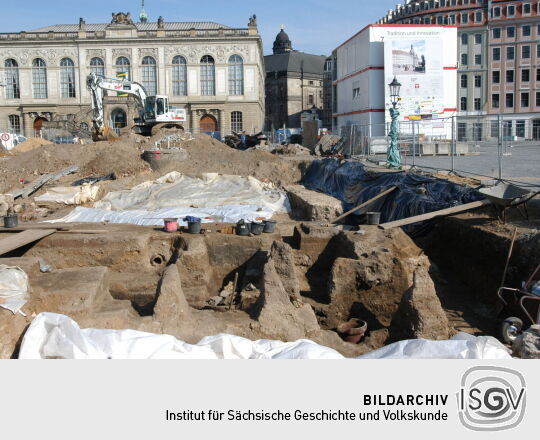 Freigelegte Kellergeschosse vor dem Johanneum