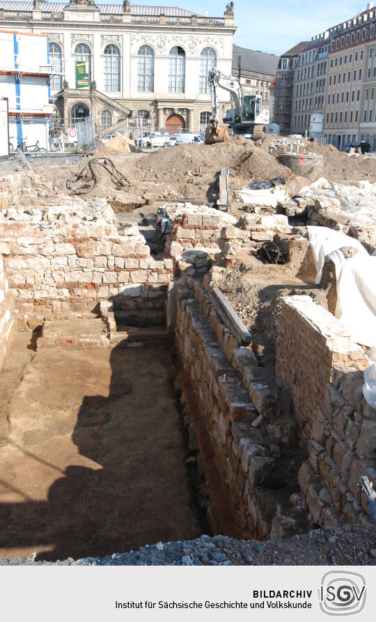Freigelegte Kellergeschosse vor dem Johanneum