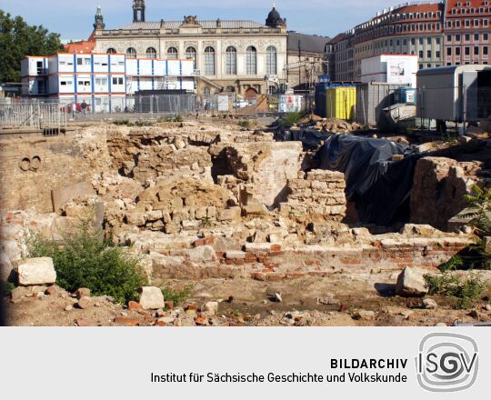 Freigelegte Kellergeschosse vor dem Johanneum