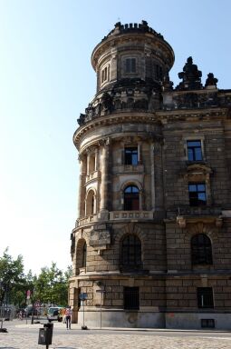 Eckturm der Polizeidirektion an der Rampischen Straße