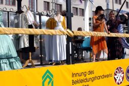 Bild: Festumzug zur 800-Jahr-Feier in Dresden