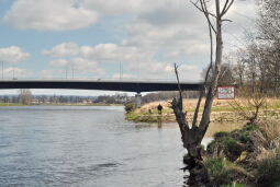 Bild: Elbe und Flügelwegbrücke