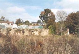 Bild: Begrenzungsmauern des Gutes Neundorf