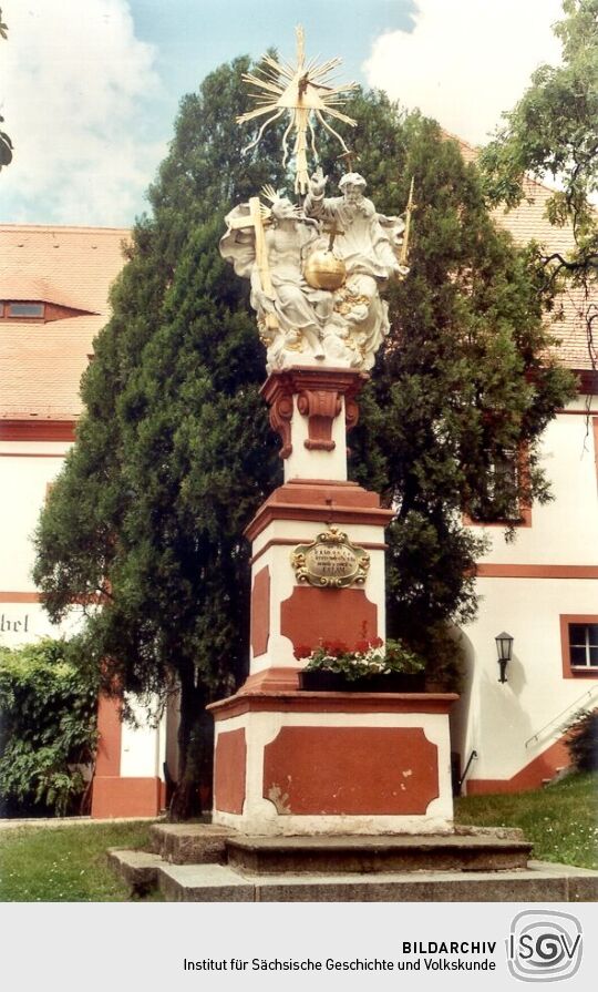 Skulptur zur Dreieinigkeit/Trinität im Klosterpark Marienstern