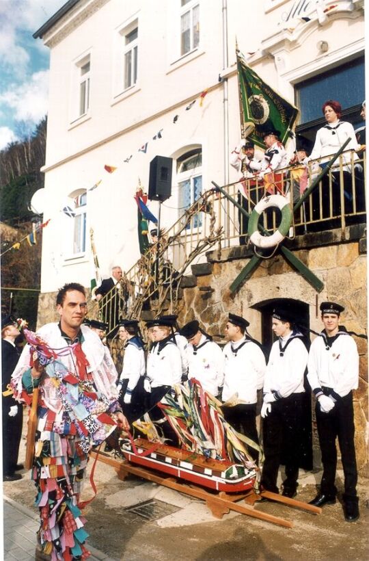 Junge Männer bei der Schifferfastnacht in Postelwitz, "Alte Schule"