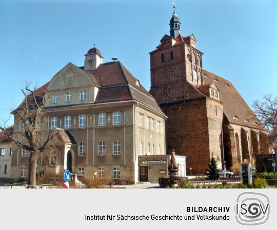 Rathaus und Kirche